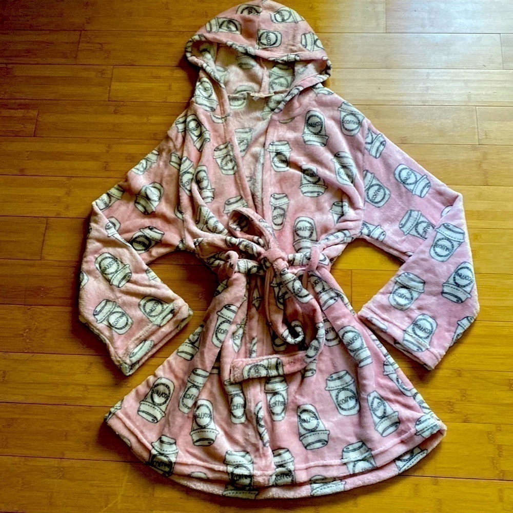 NWOT Bobbie Brooks robe in pink & coffee mugs​​​​​​​​​​​​​​​